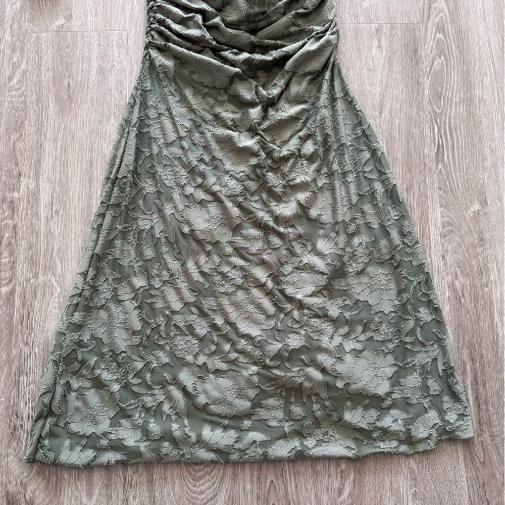 Mermaid Lace Dress - Picture 6 of 11